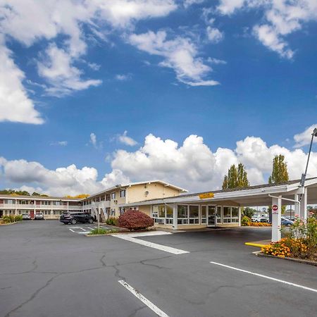 Rodeway Inn Олбани Экстерьер фото