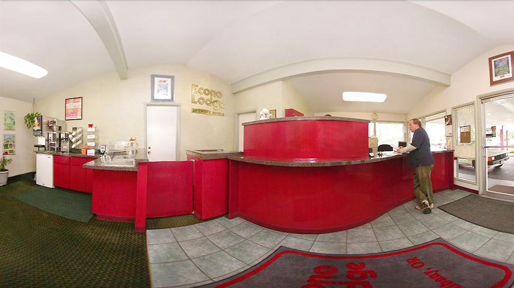 Rodeway Inn Олбани Экстерьер фото