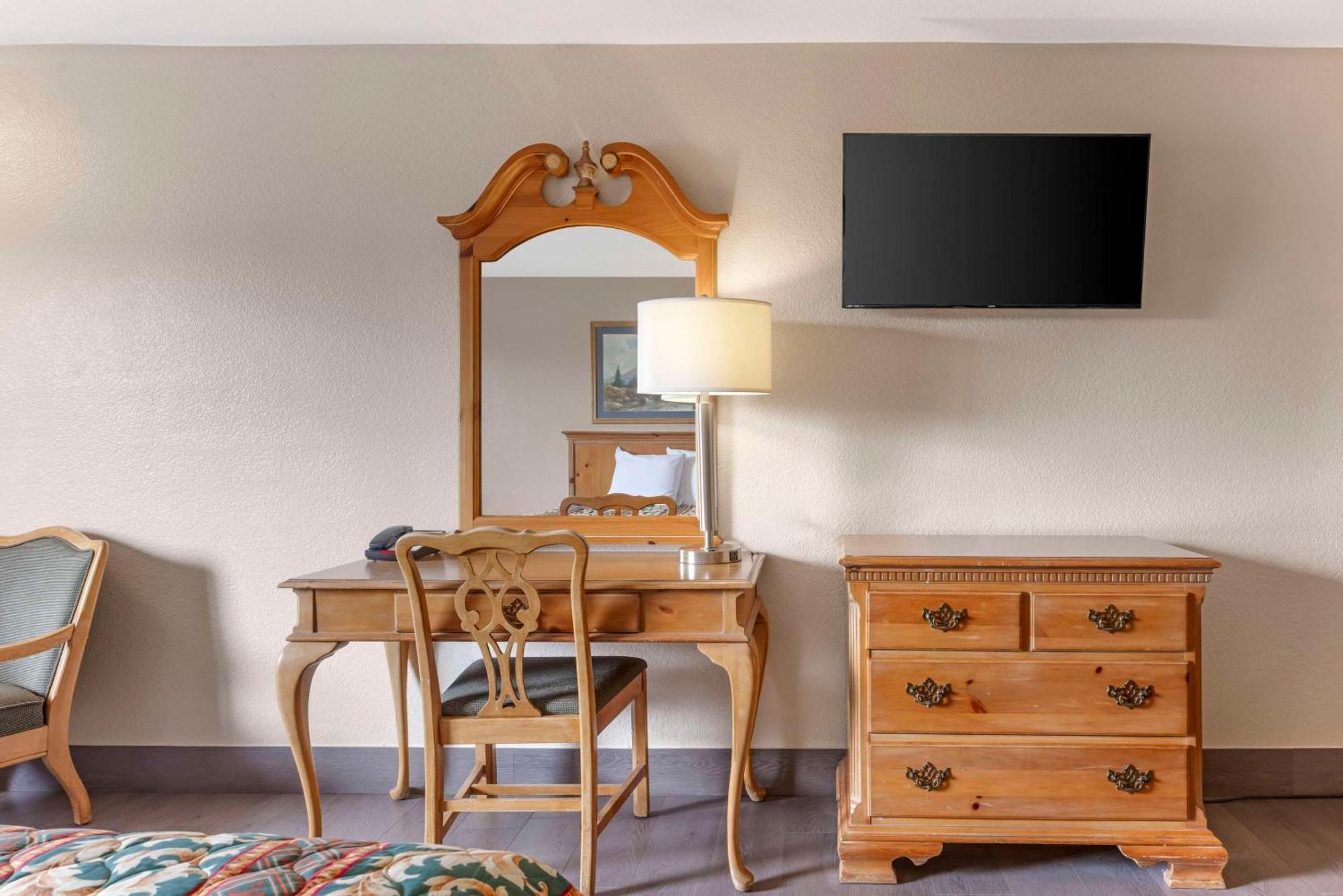 Rodeway Inn Олбани Экстерьер фото