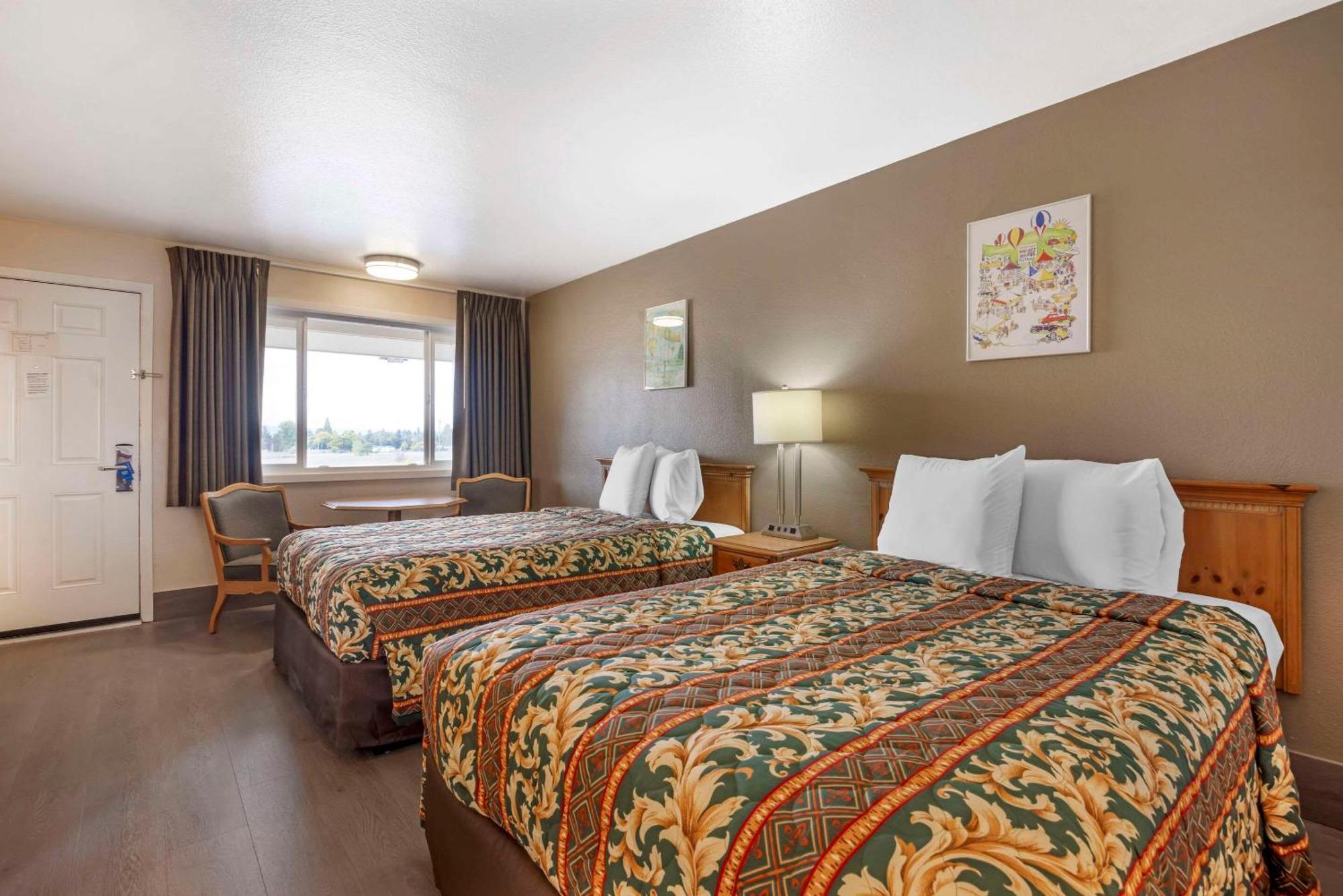 Rodeway Inn Олбани Экстерьер фото