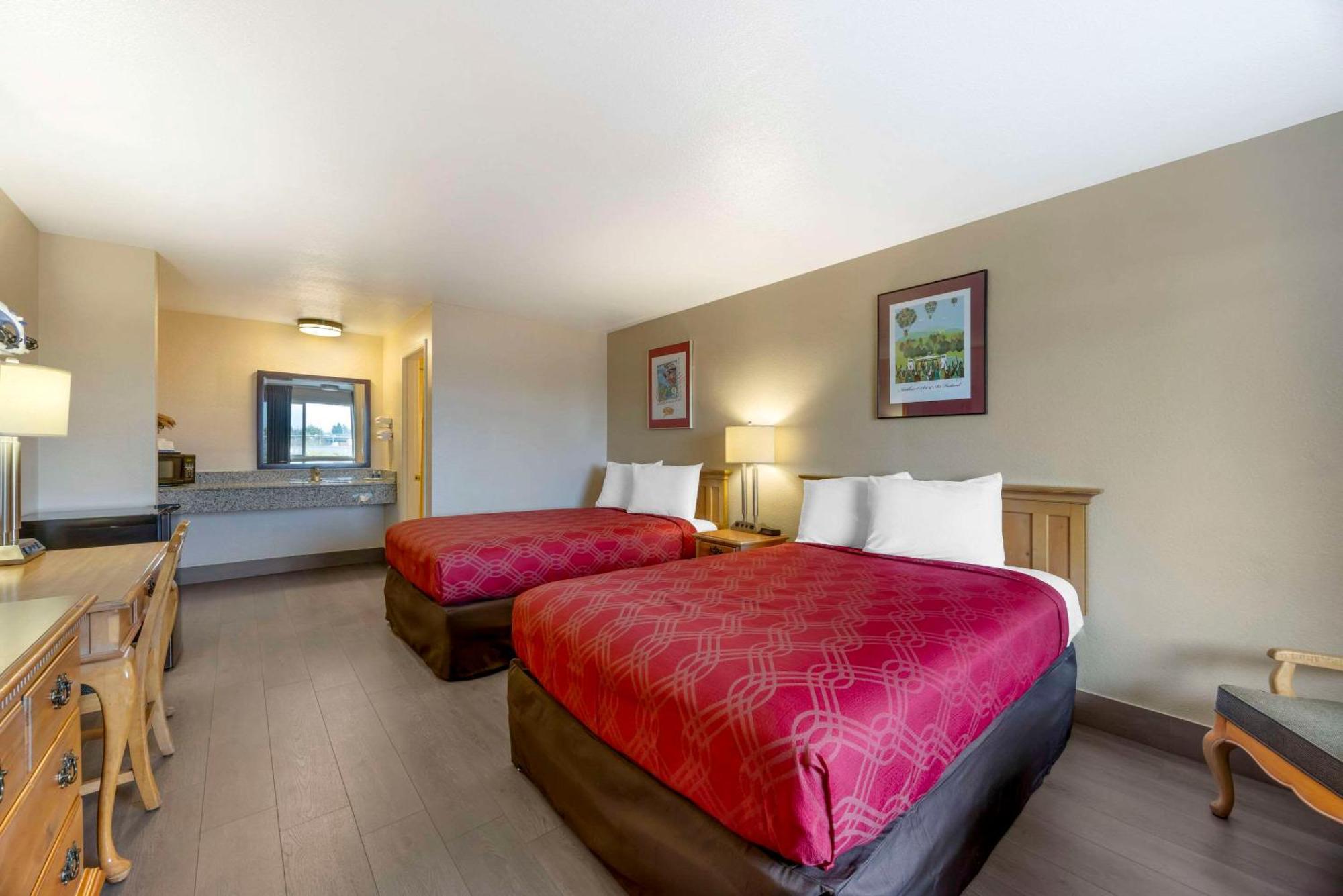 Rodeway Inn Олбани Экстерьер фото