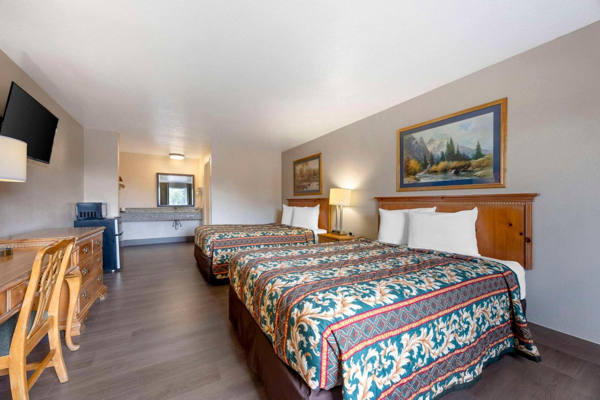 Rodeway Inn Олбани Экстерьер фото