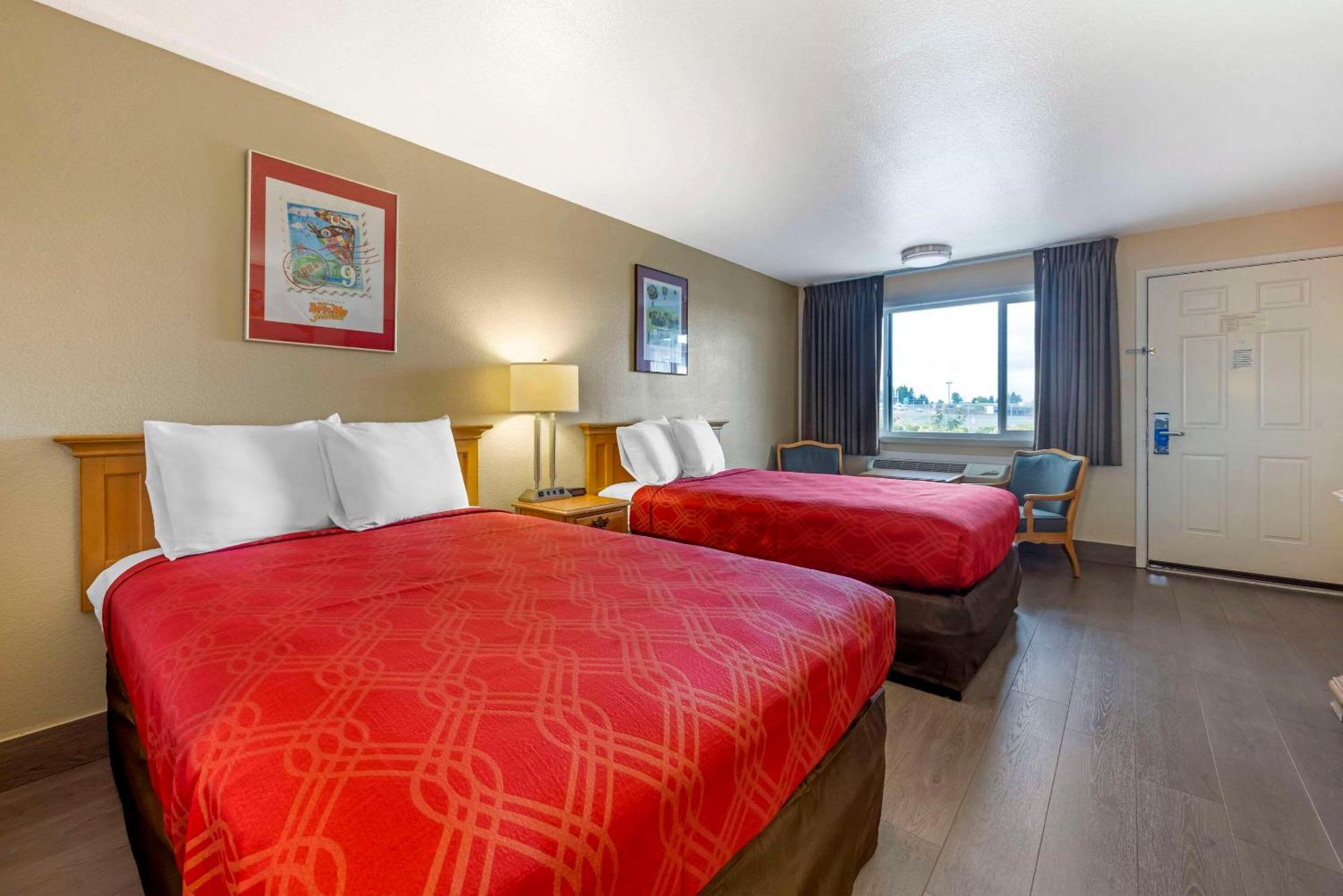 Rodeway Inn Олбани Экстерьер фото
