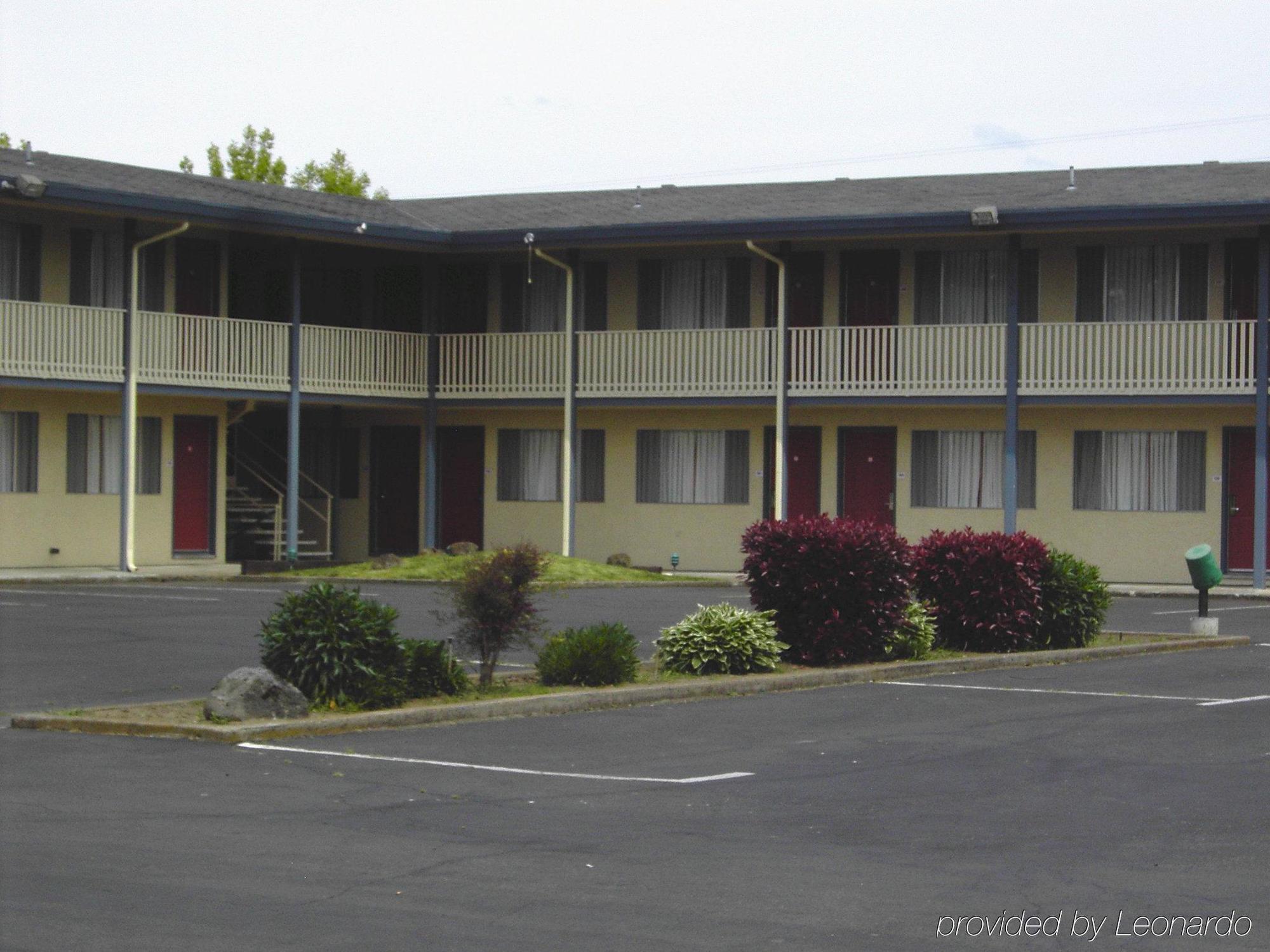 Rodeway Inn Олбани Экстерьер фото