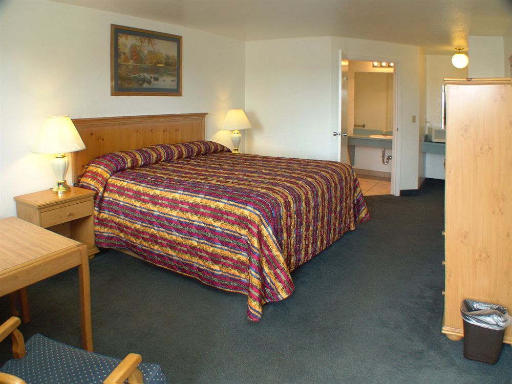 Rodeway Inn Олбани Экстерьер фото